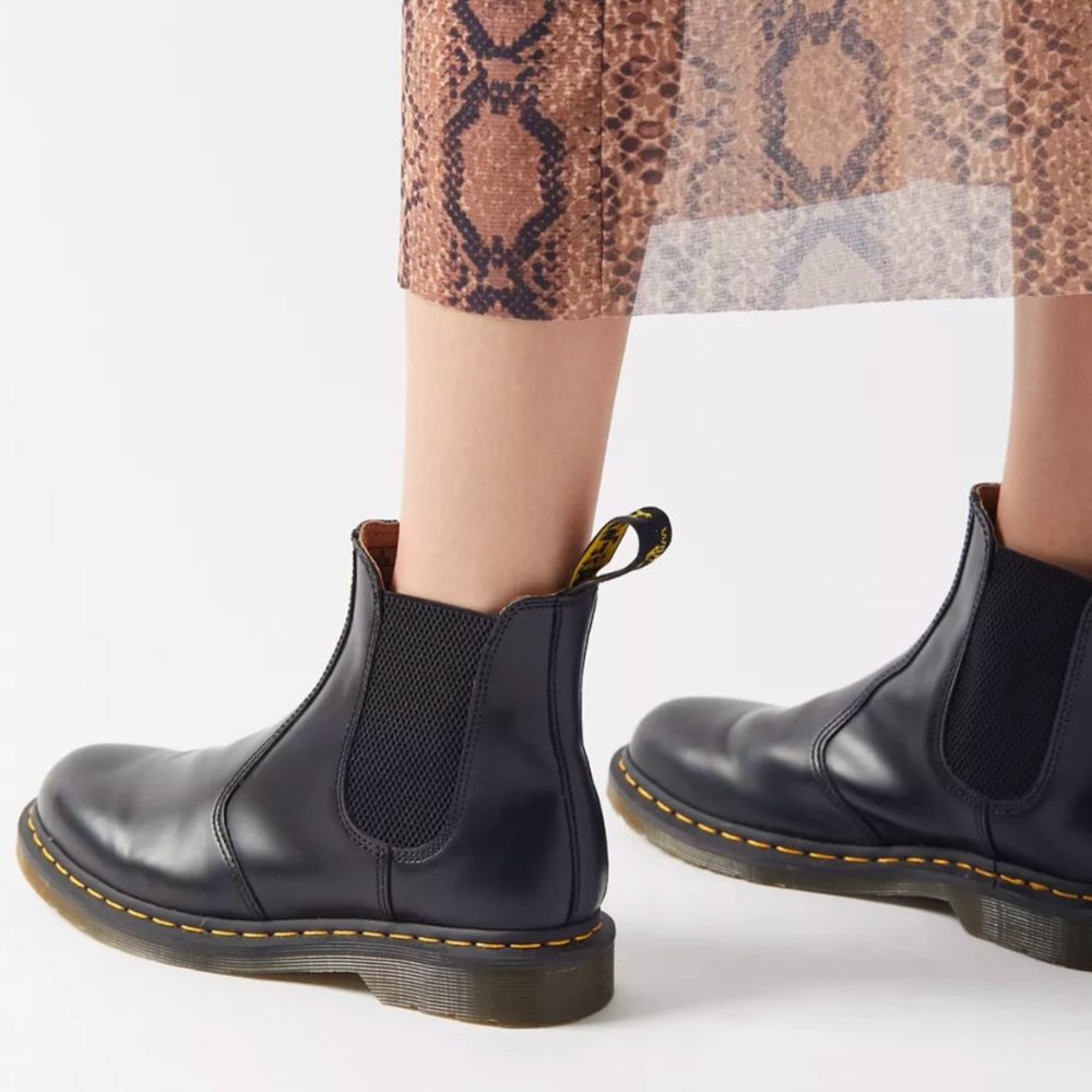 Dr. Martens Chelsea Boot (Size 7)